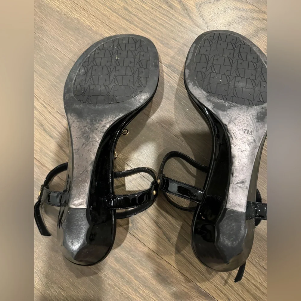 Diane Von Furstenberg black open toe sandals‎ size 7.5